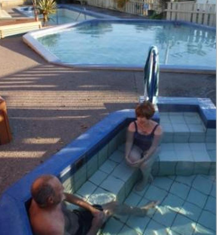 Omokoroa Kiwi Holiday Park ตาอูรังกา ภายนอก รูปภาพ