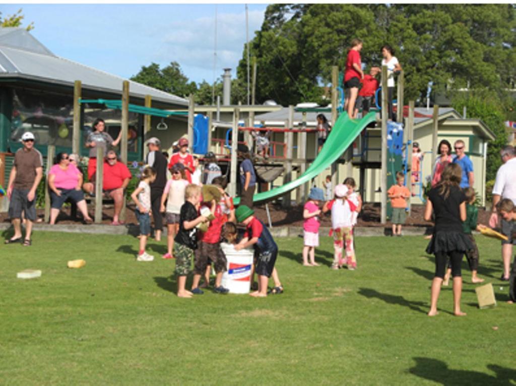 Omokoroa Kiwi Holiday Park ตาอูรังกา ภายนอก รูปภาพ