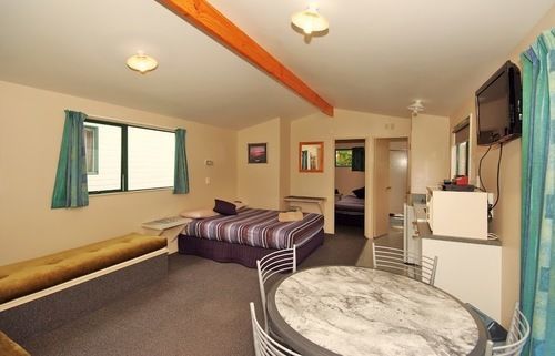 Omokoroa Kiwi Holiday Park ตาอูรังกา ภายนอก รูปภาพ