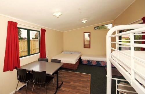 Omokoroa Kiwi Holiday Park ตาอูรังกา ภายนอก รูปภาพ
