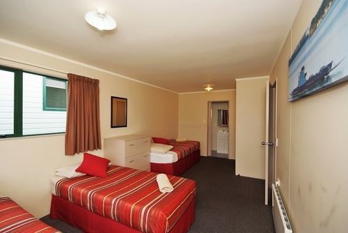 Omokoroa Kiwi Holiday Park ตาอูรังกา ภายนอก รูปภาพ
